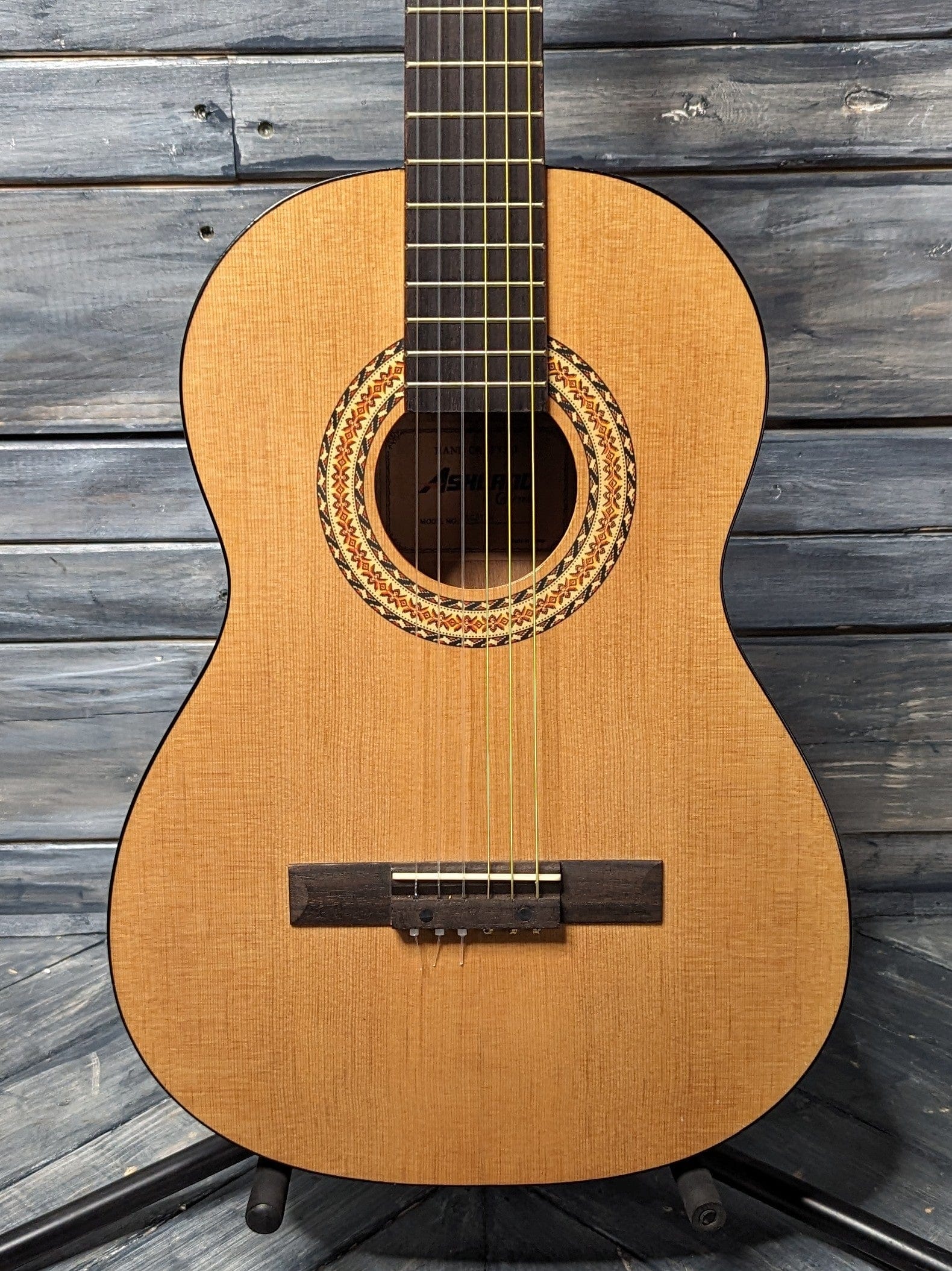 Used Ashland by Crafter Left Handed AC3T close up of the body