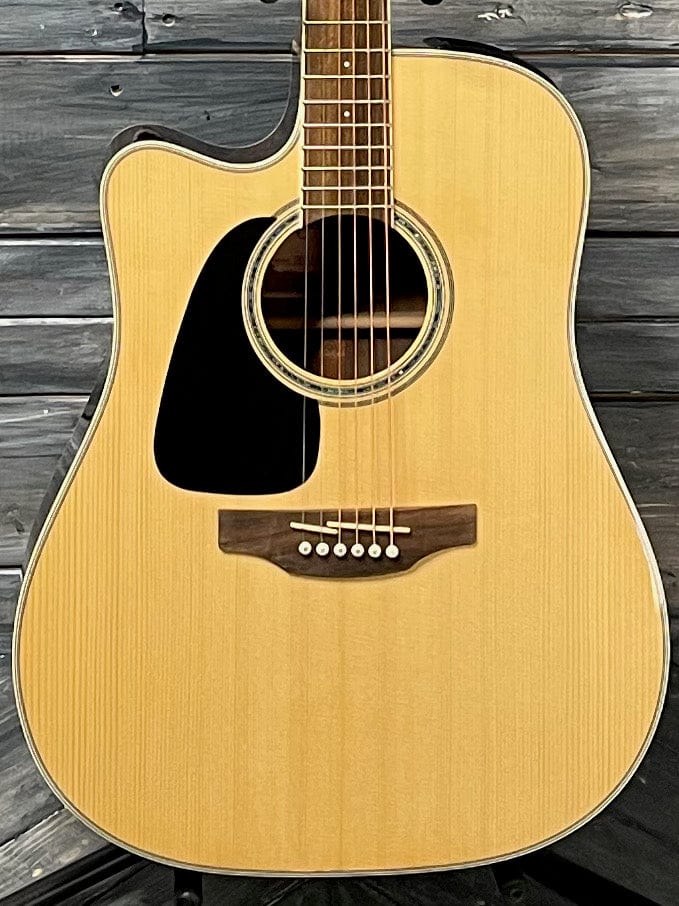 Takamine Left Handed GD51CE-NAT close up of the body