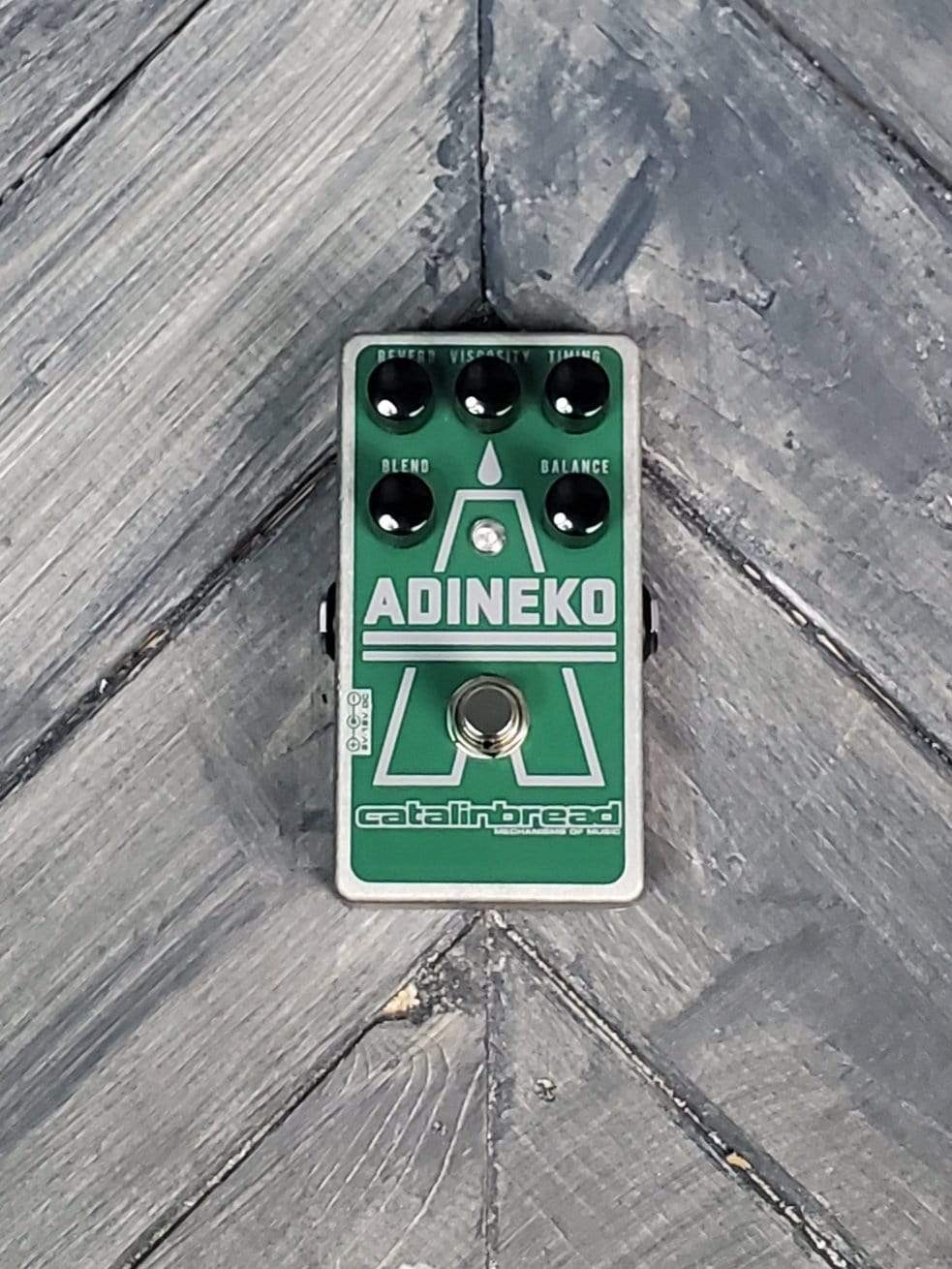 Catalinbread Adineko Oil Can top of pedal with controls