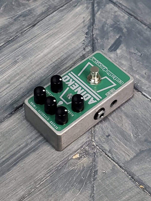 Catalinbread Adineko Oil Can left side of pedal with output jack and power input