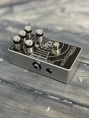 Catalinbread Belle Epoch left side of pedal with output jack and power input