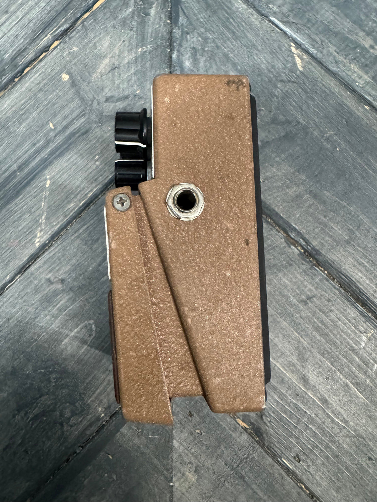 Photo of the side of the pedal.