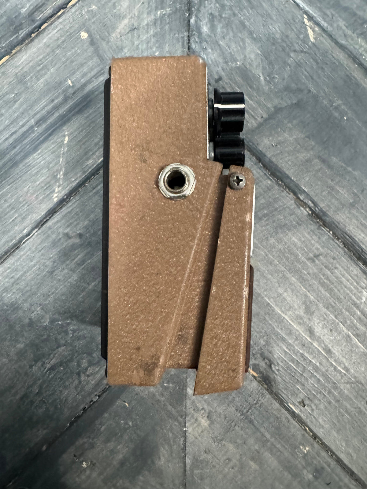 Photo of the side of the pedal.