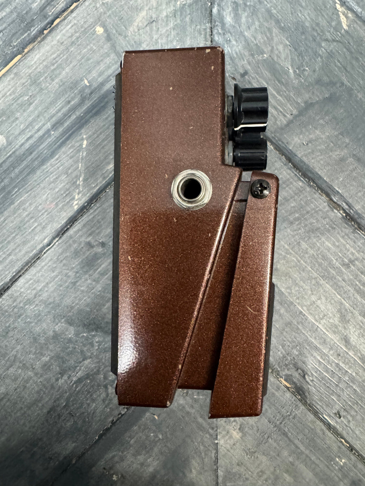 Photo of the side of the pedal.