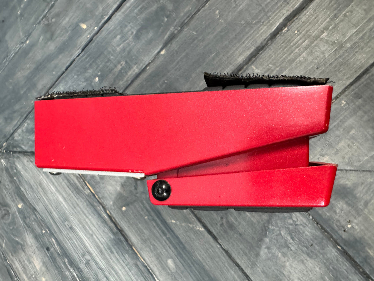 Photo of the side of the Pedal.