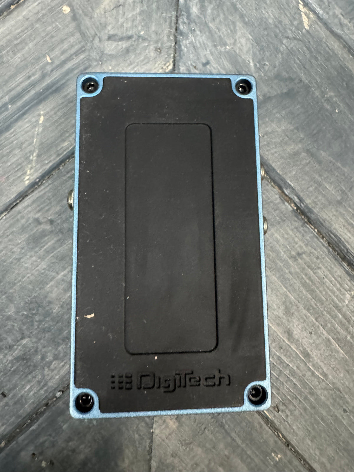 Photo of the bottom of the pedal.