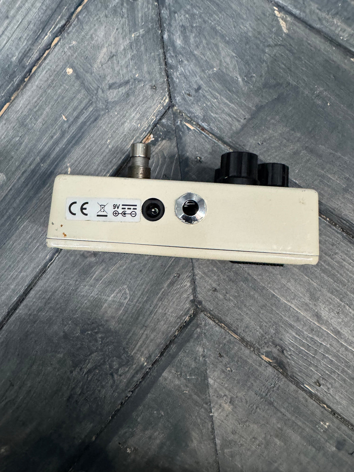 Side photo of the pedal.