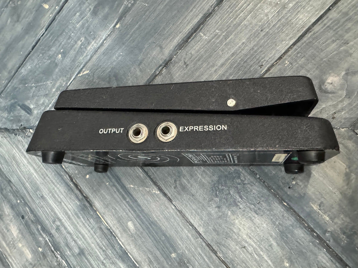 Photo of the side of the pedal.