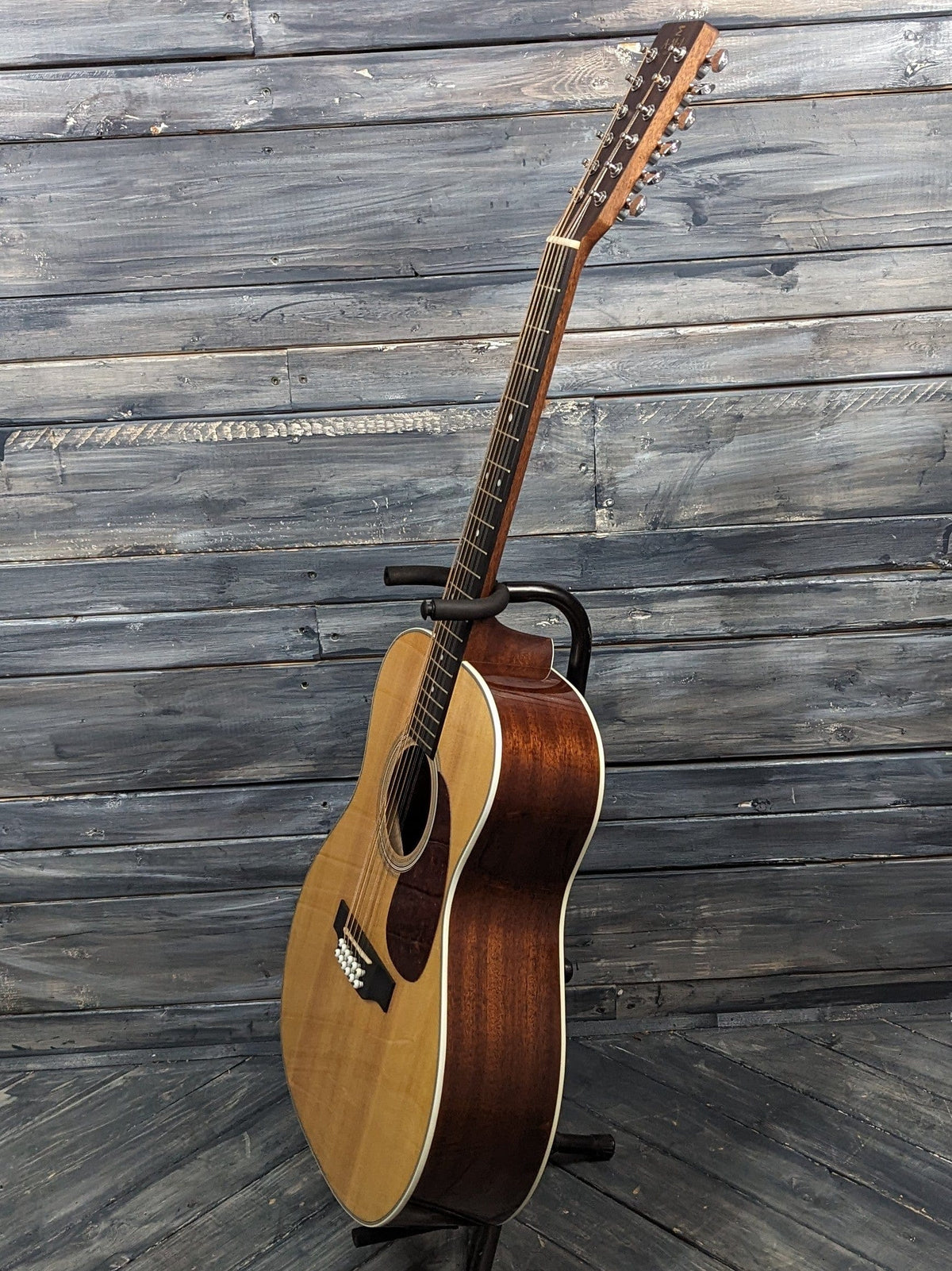 AMI-Guitars JM12-1E full treble side view of the guitar