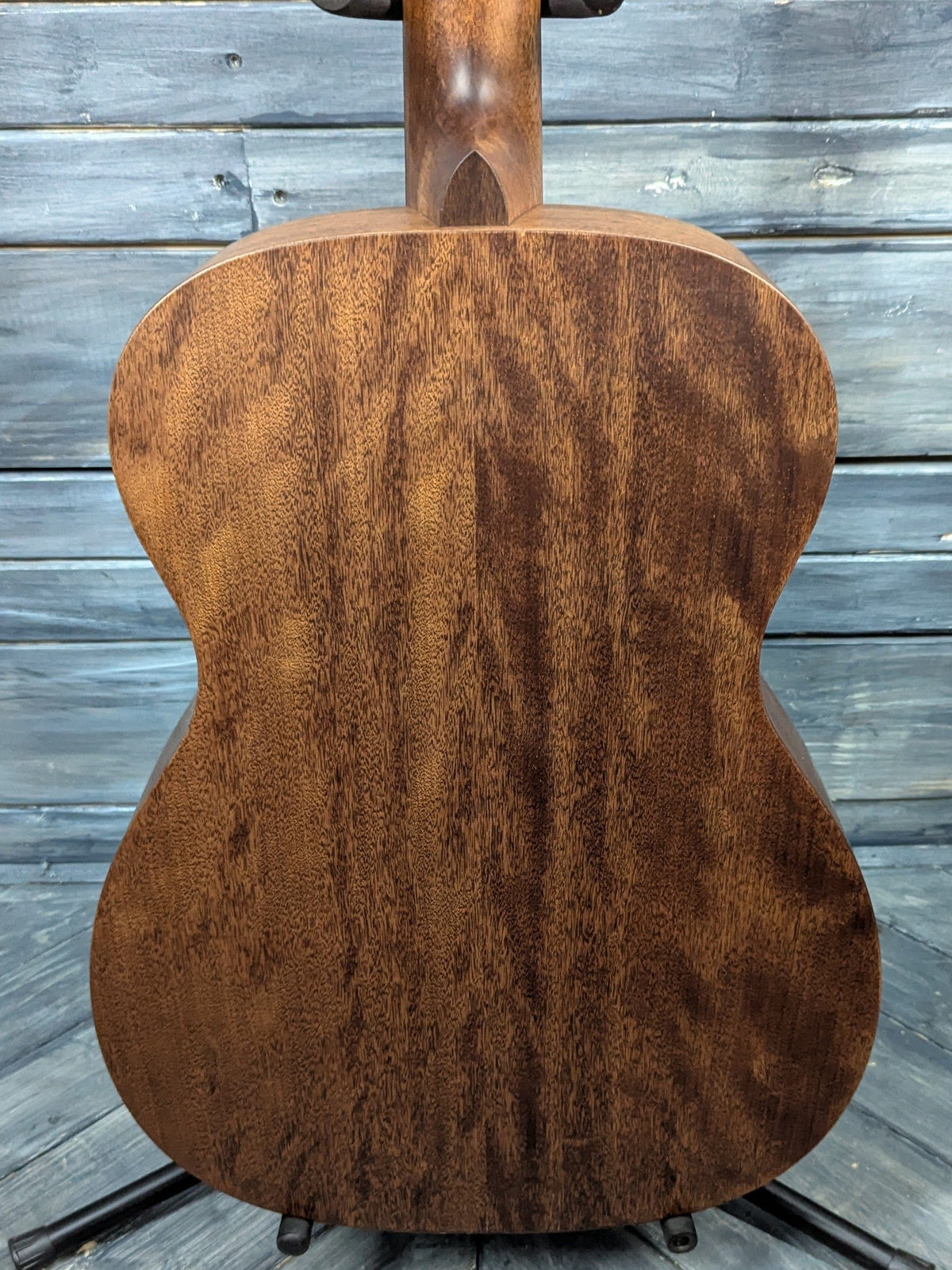 AMI-Guitars Left Handed OMM-STL close up of the back of the body