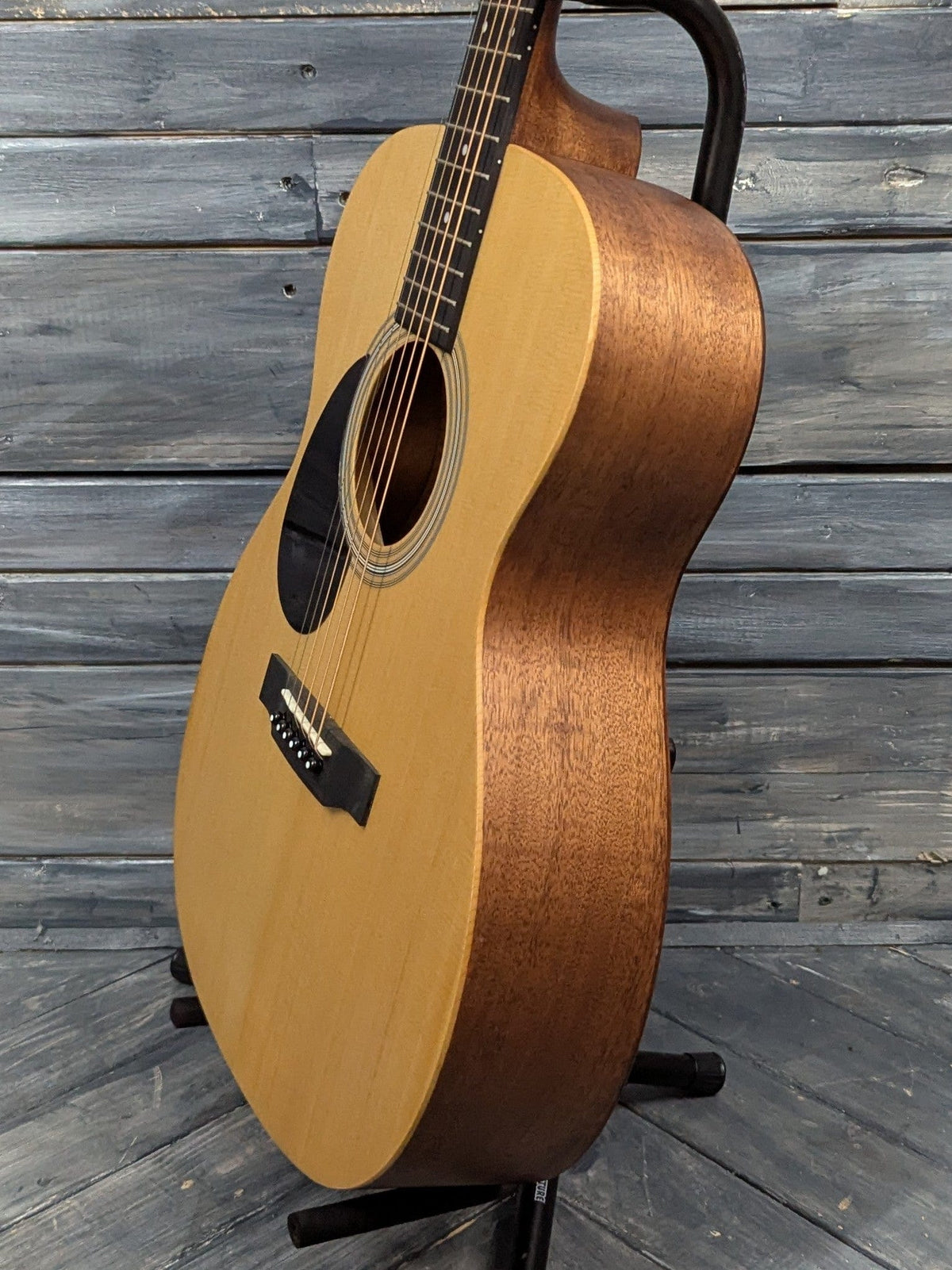 AMI-Guitars Left Handed OMM-STL bass side view of the body