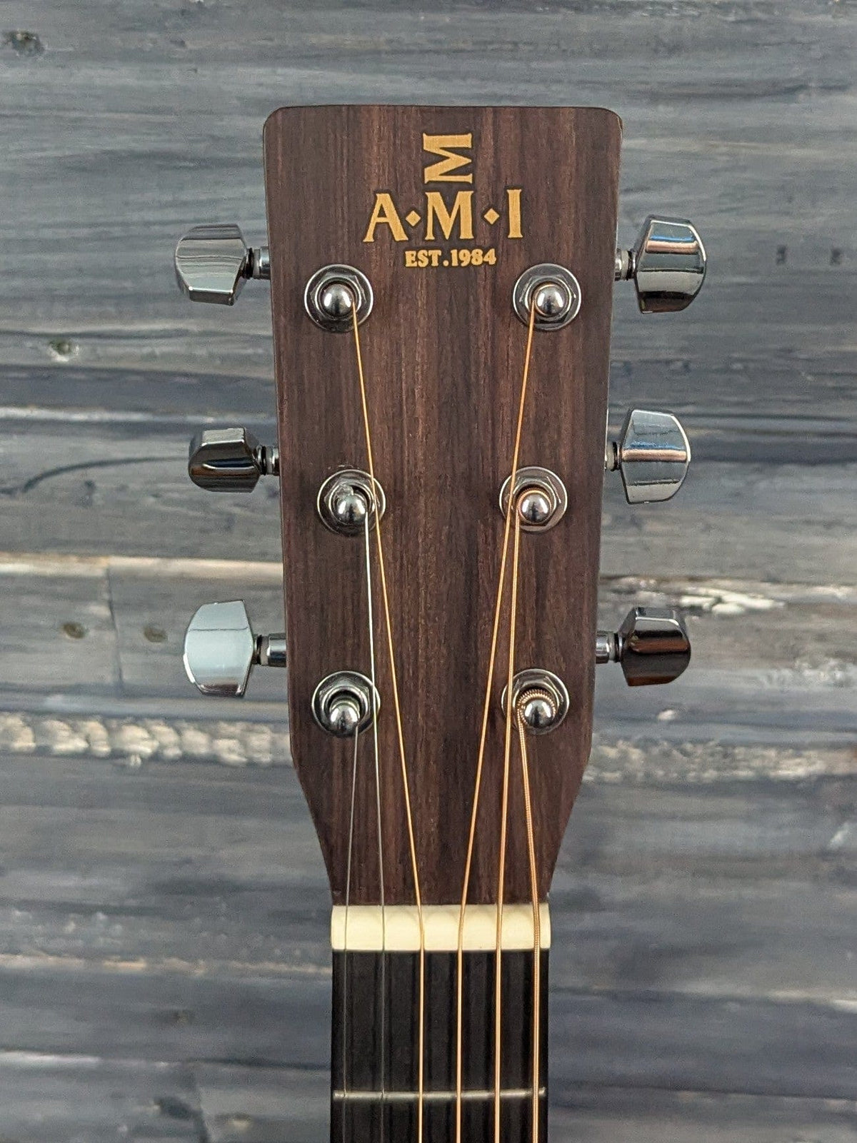 AMI-Guitars Left Handed OMM-STL front of the headstock