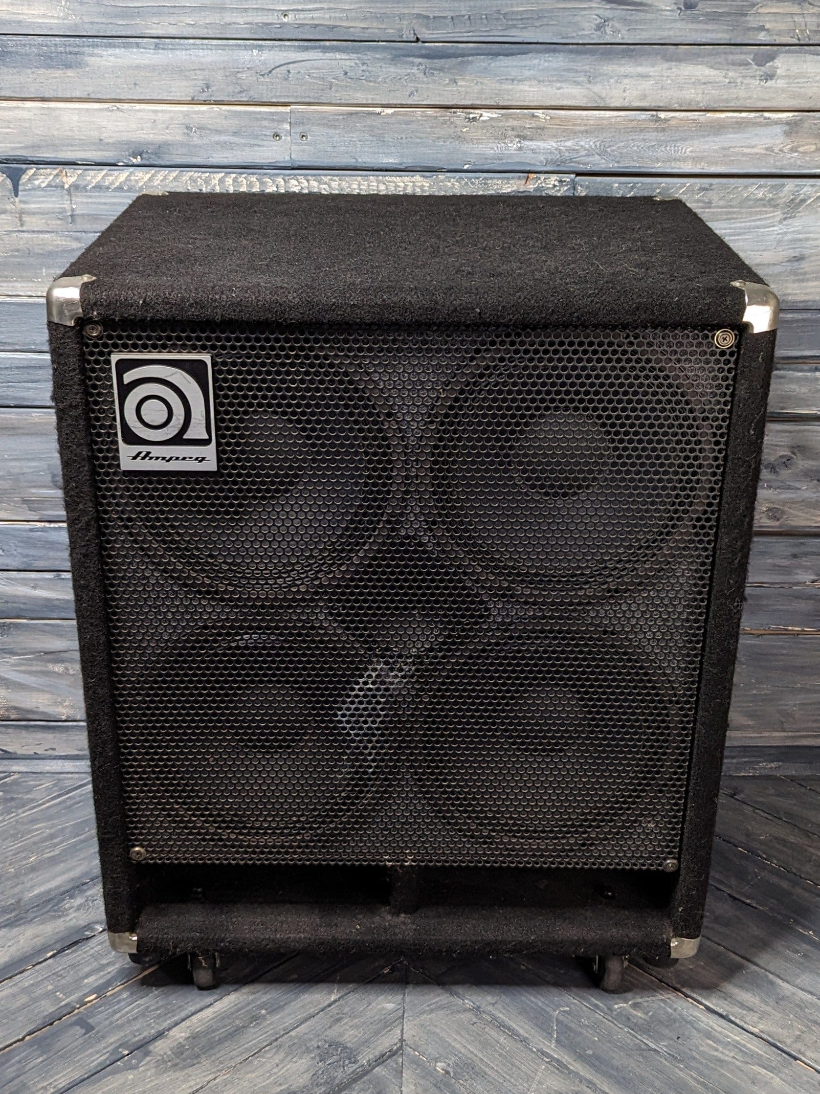 Used Ampeg BSE410HLF front of the cab