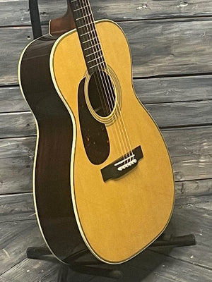 Martin Left Handed 000-28 body view of treble side