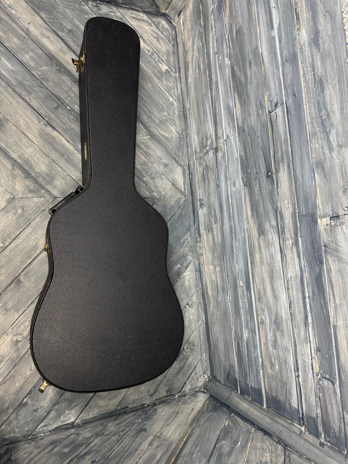 This is a photo of the case of the guitar.