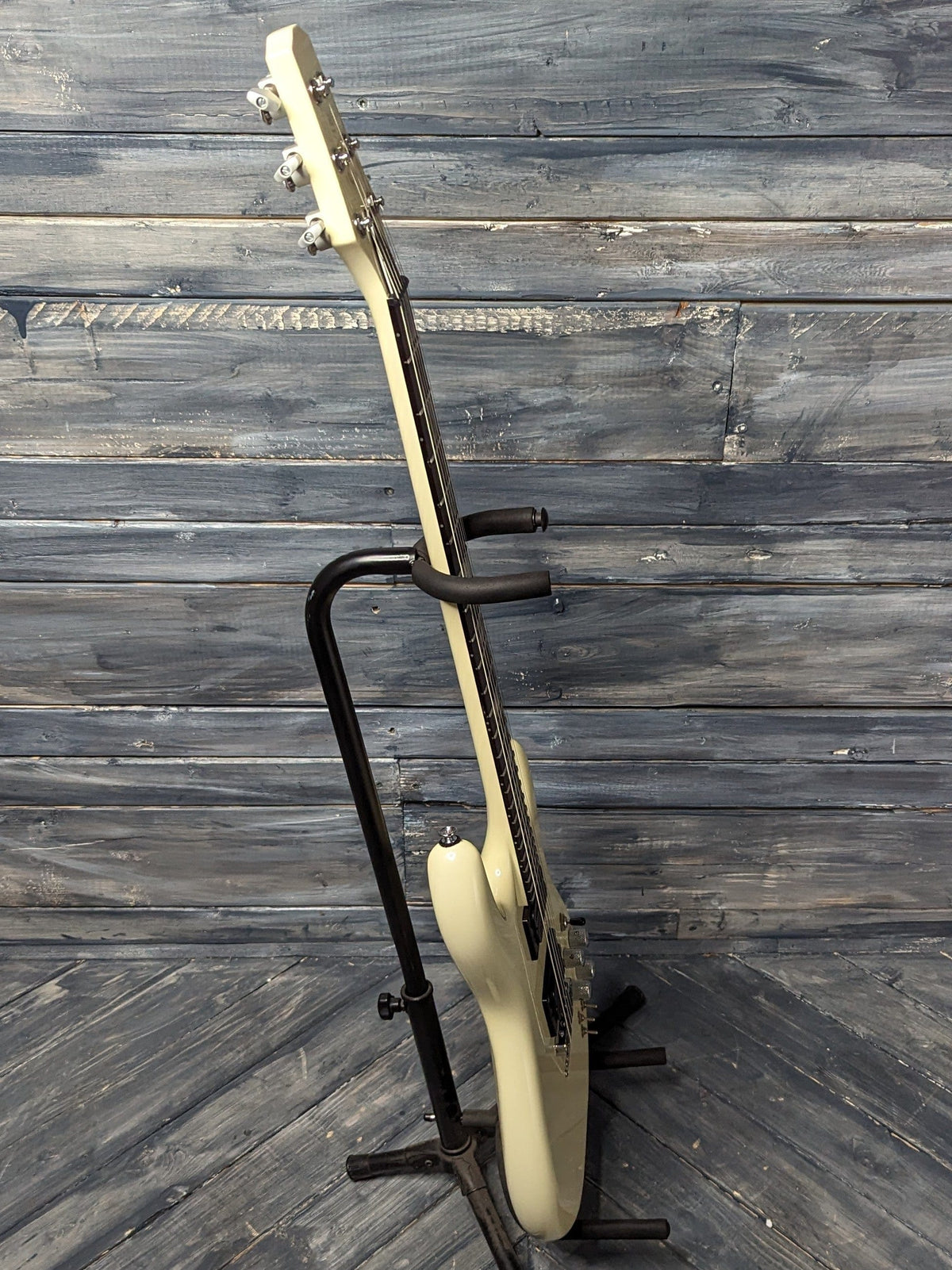 Used Carvin DC-400 full bass side view