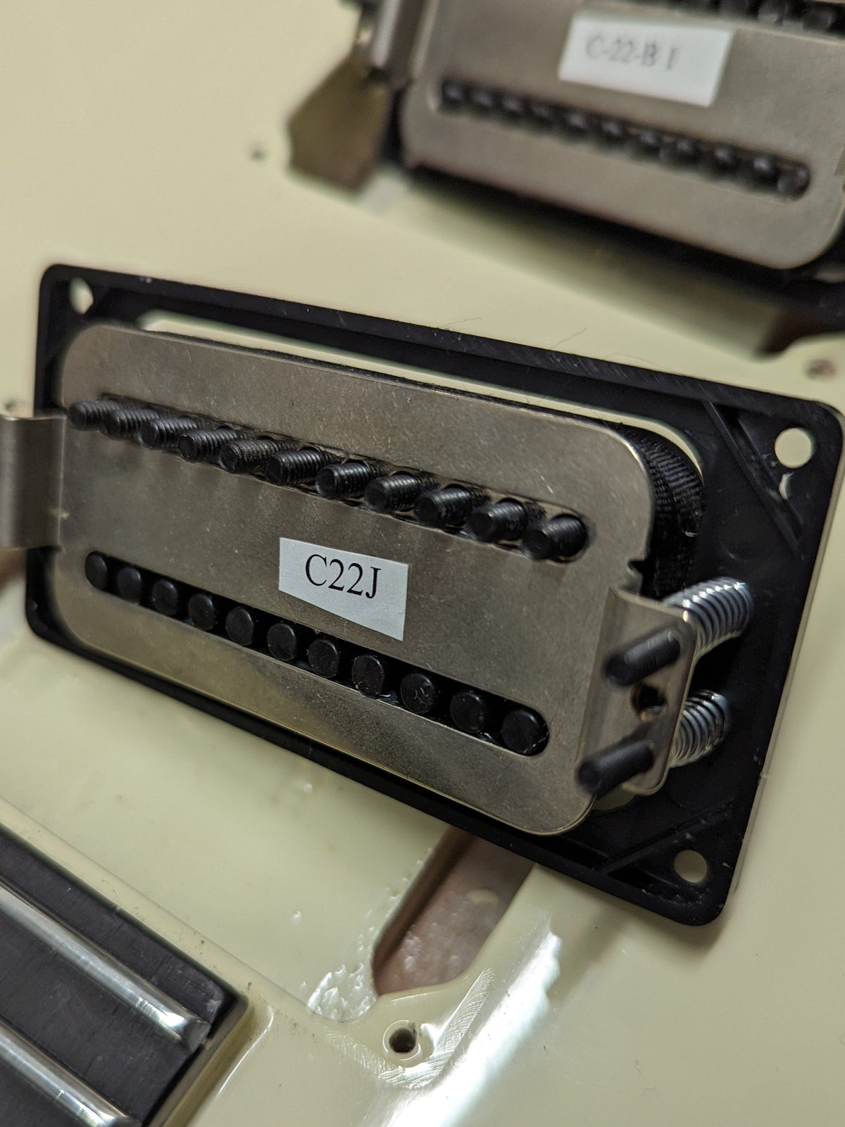close up of Carvin C22J neck pickup