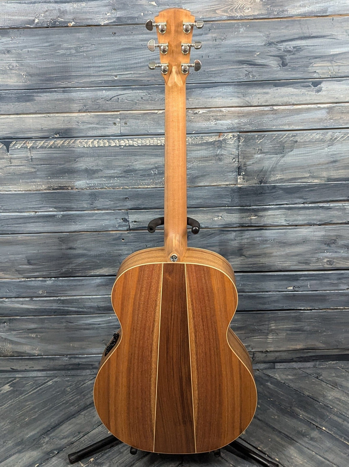 Cole Clark Acoustic Electric Guitar Cole Clark Left Handed AN2ELHBB ANGEL 2 E Bunya Face Australian Blackwood Back and Sides Acoustic Electric Guitar