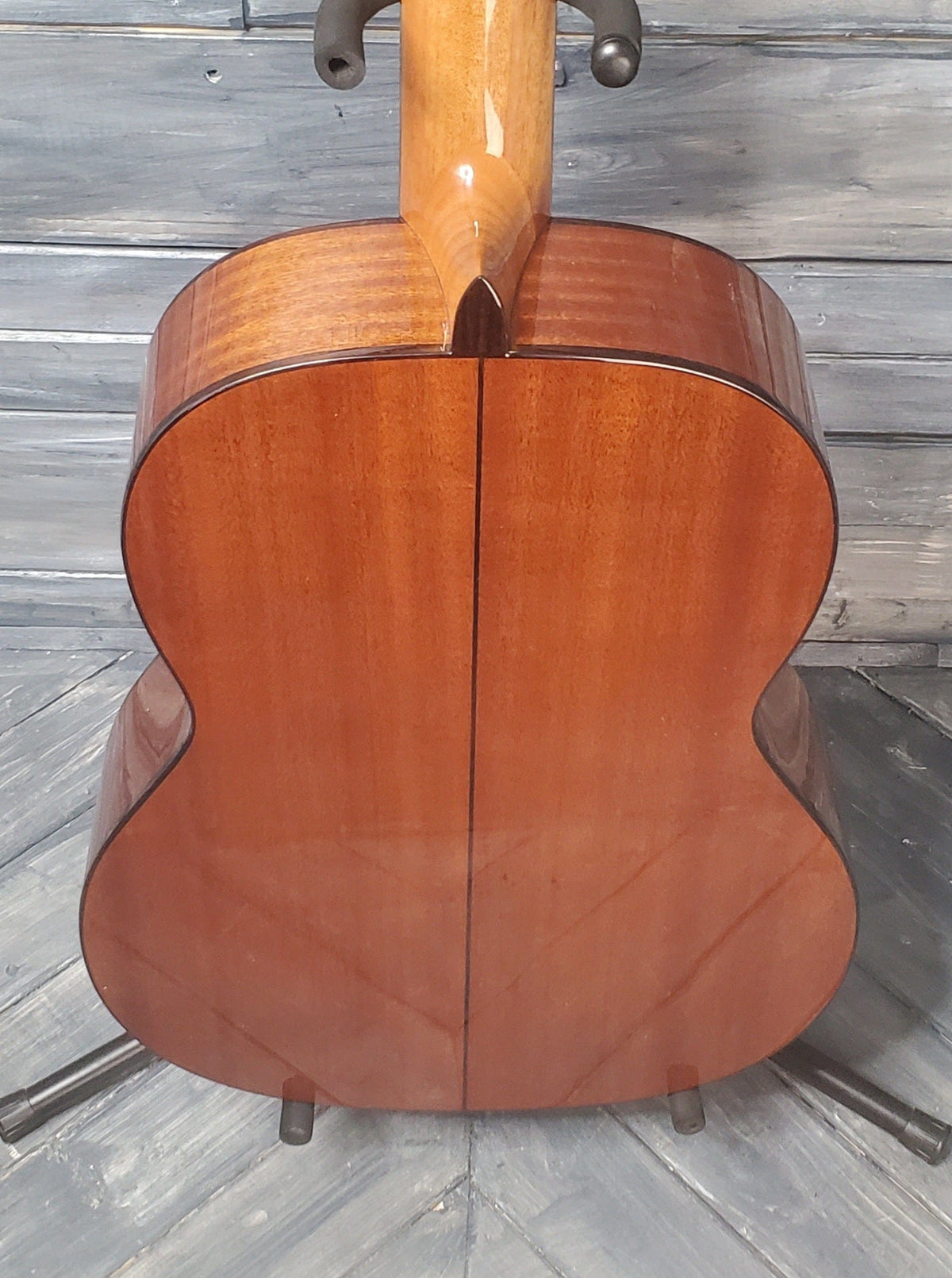 Cordoba Left Handed C5 close up of the back of the body