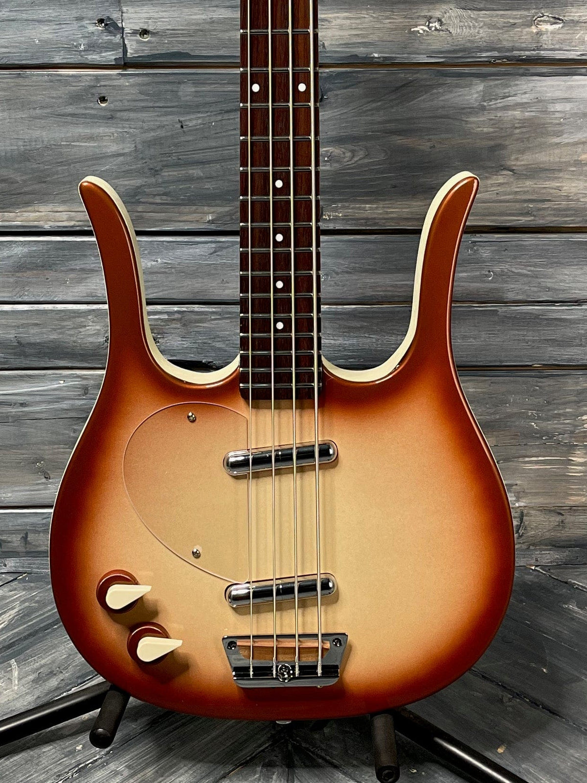 Danelectro Left Handed 58 Longhorn close up of the body