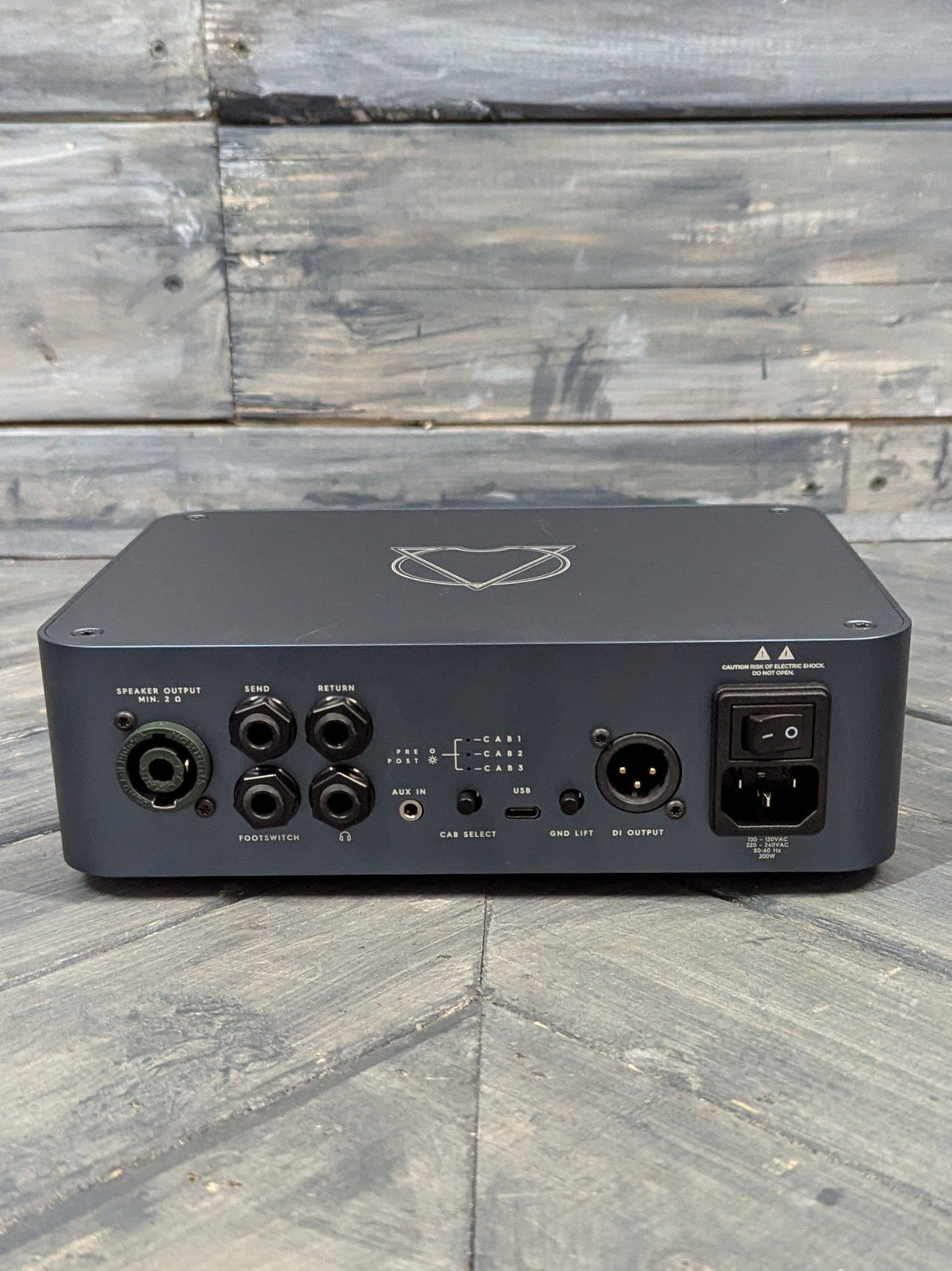 Darkglass Alpha-Omega 500 back of the amp