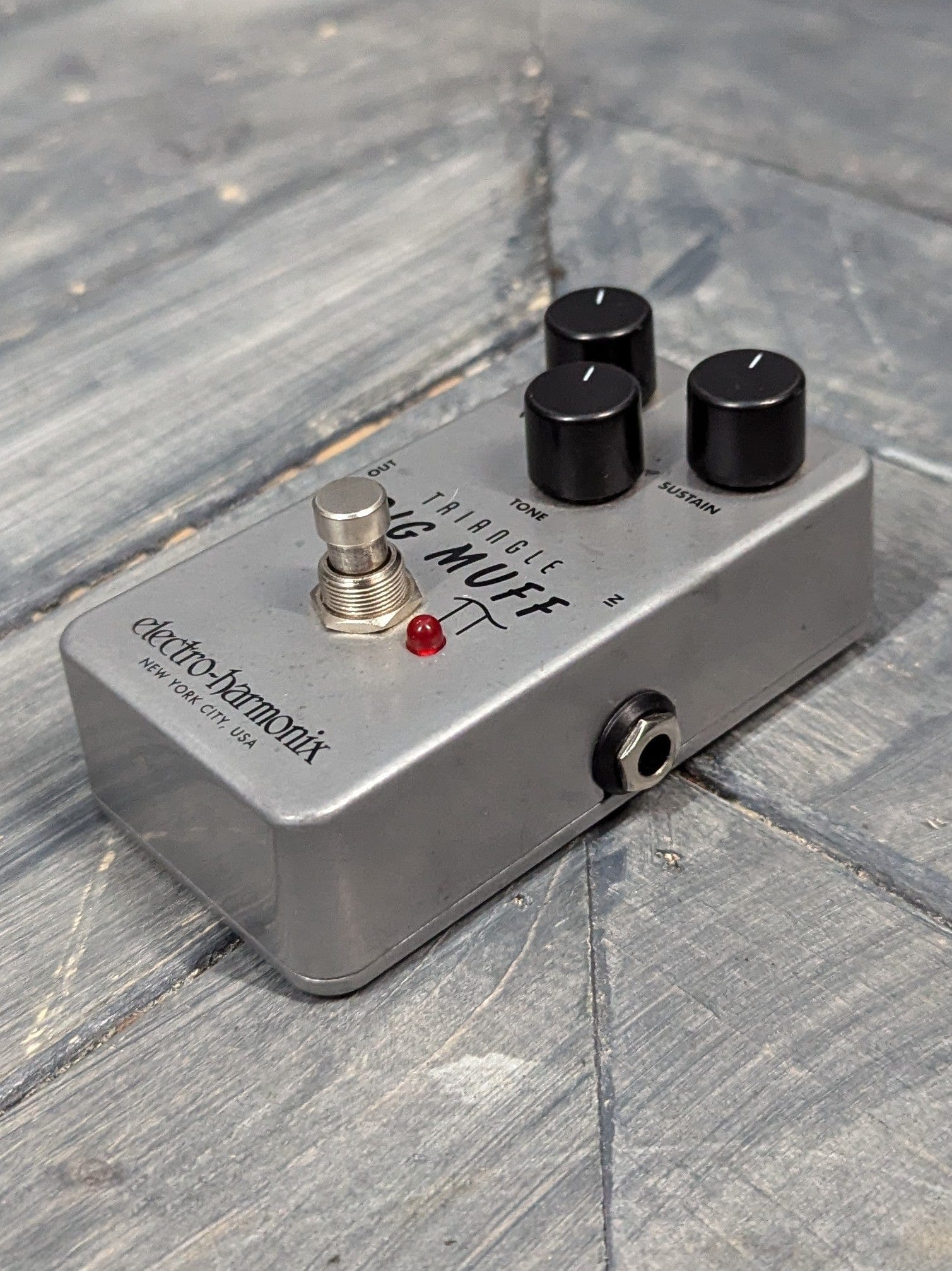 electro harmonix fuzz pedal Used Electro-Harmonix Triangle Big Muff Pi Fuzz Pedal with Box