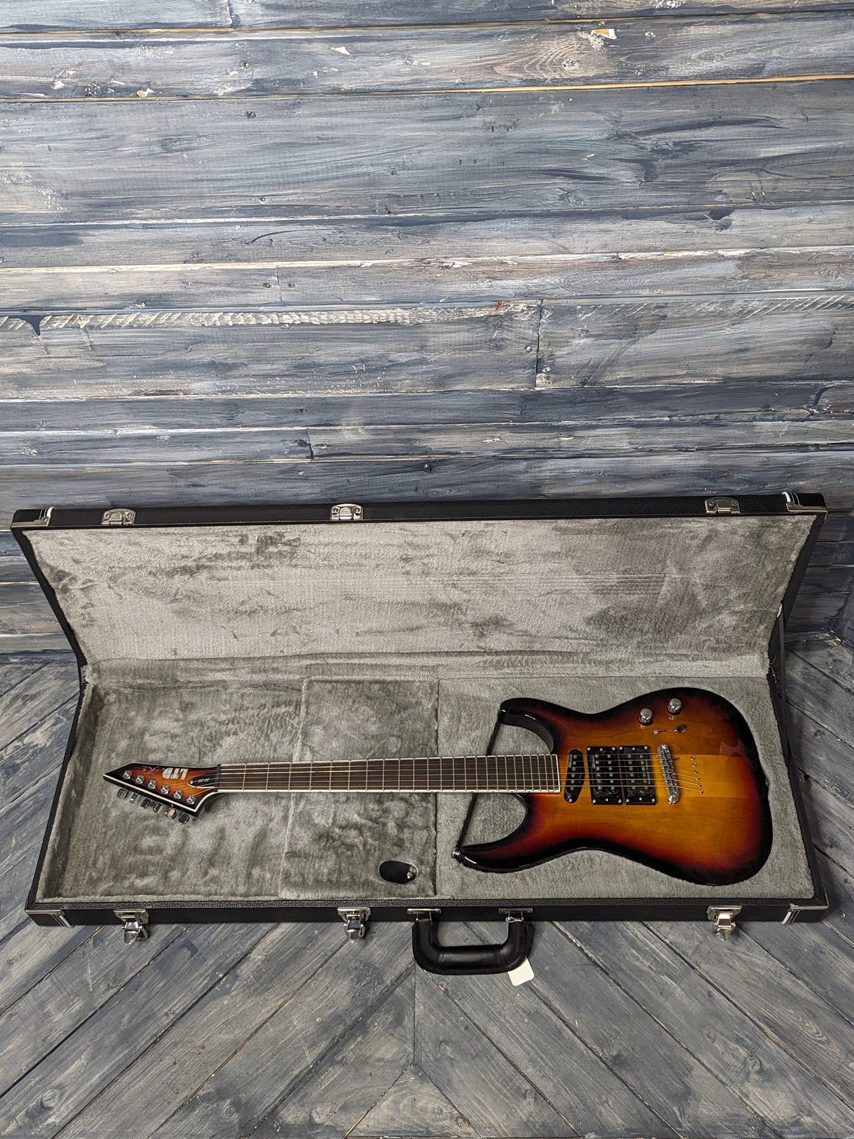 ESP/LTD SC- 20 in open ESP hard case