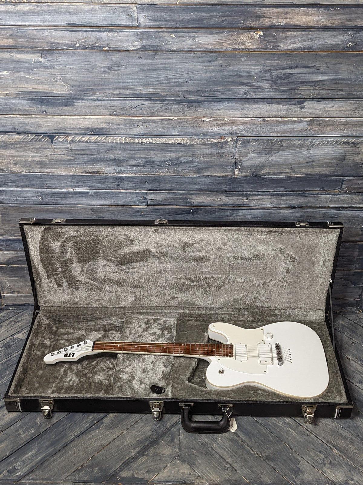 ESP/ LTD TED-600T in open hard case