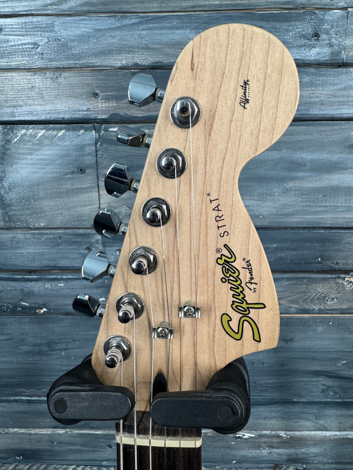 Photo of the front of the guitar.