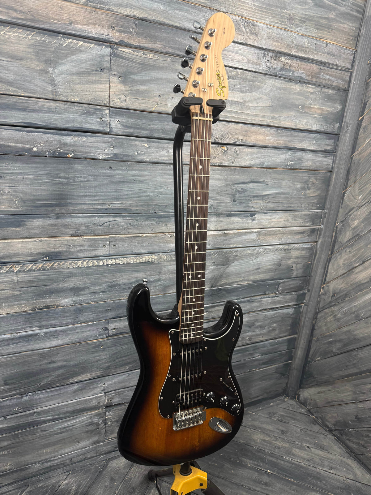 Photo of the front of the guitar.