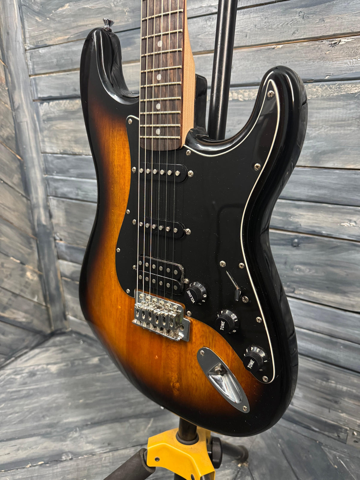 Photo of the front of the guitar.