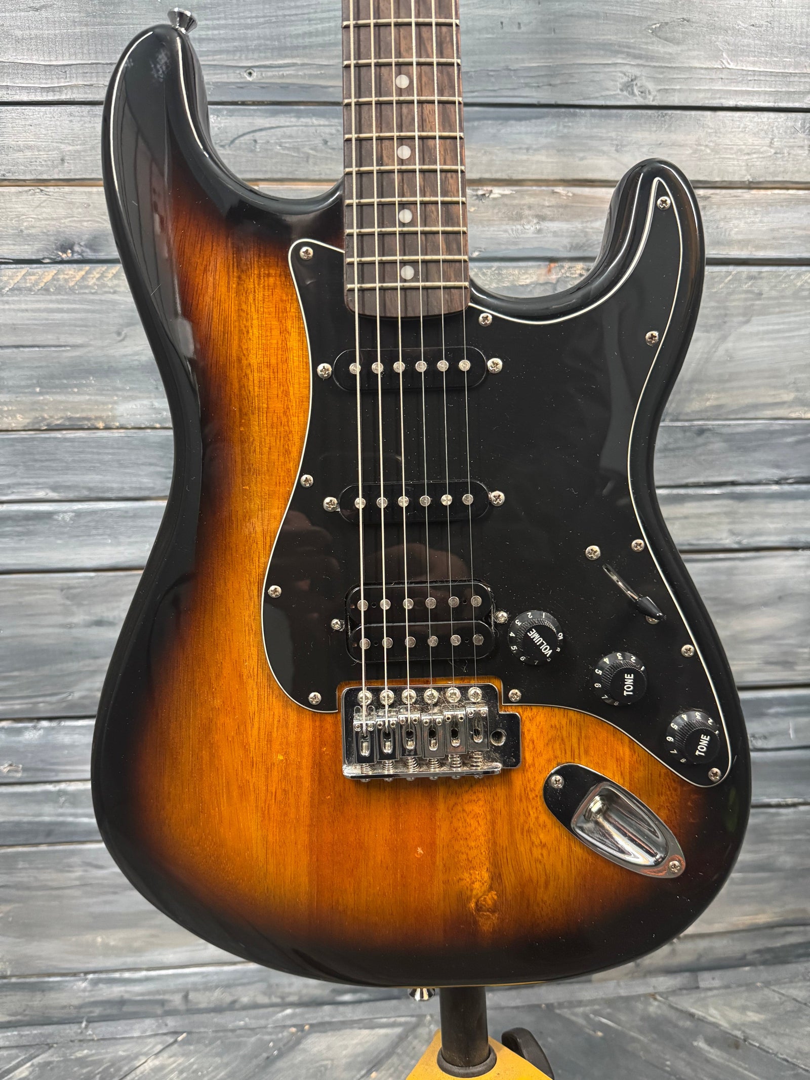 Photo of the front of the guitar.