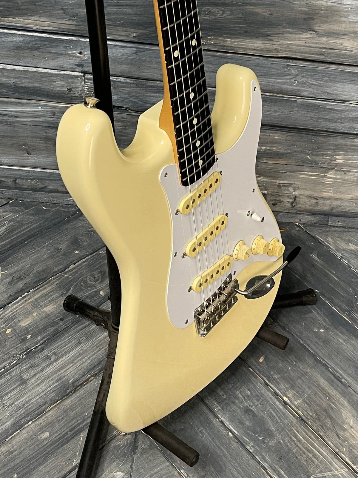 Fender Electric Guitar Used Fender 1984-87 MIJ ST-362 Stratocaster with Gig Bag - Olympic White