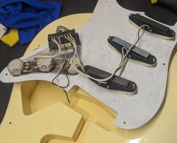 Fender Electric Guitar Used Fender 1984-87 MIJ ST-362 Stratocaster with Gig Bag - Olympic White