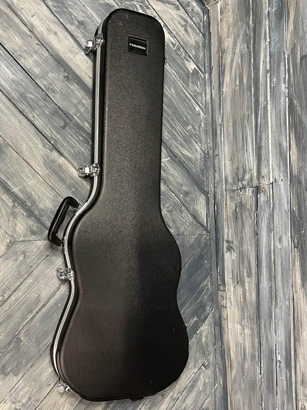 hard case for Used Fender 1993 '57 Stratocaster 