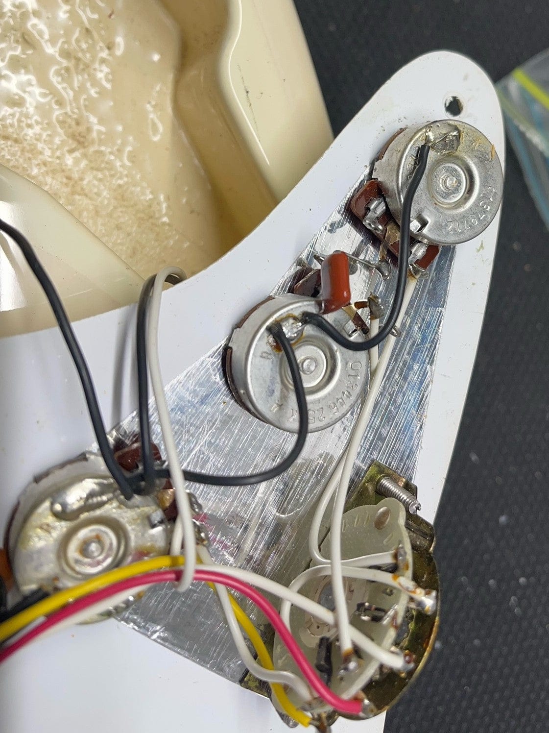 Used Fender Jimmy Vaughan close up of the tone and volume pots