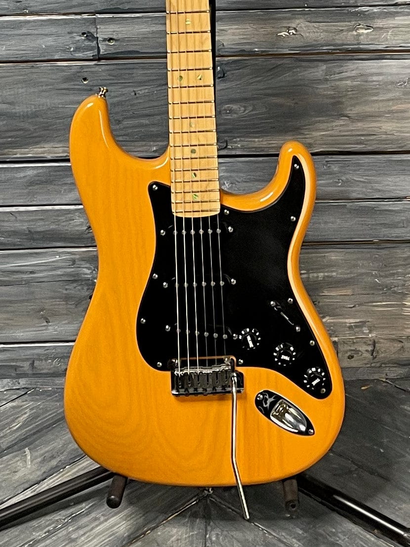 Fender Electric Guitar Used Fender 2005 Deluxe Ash Stratocaster with Fender Case - Butterscotch