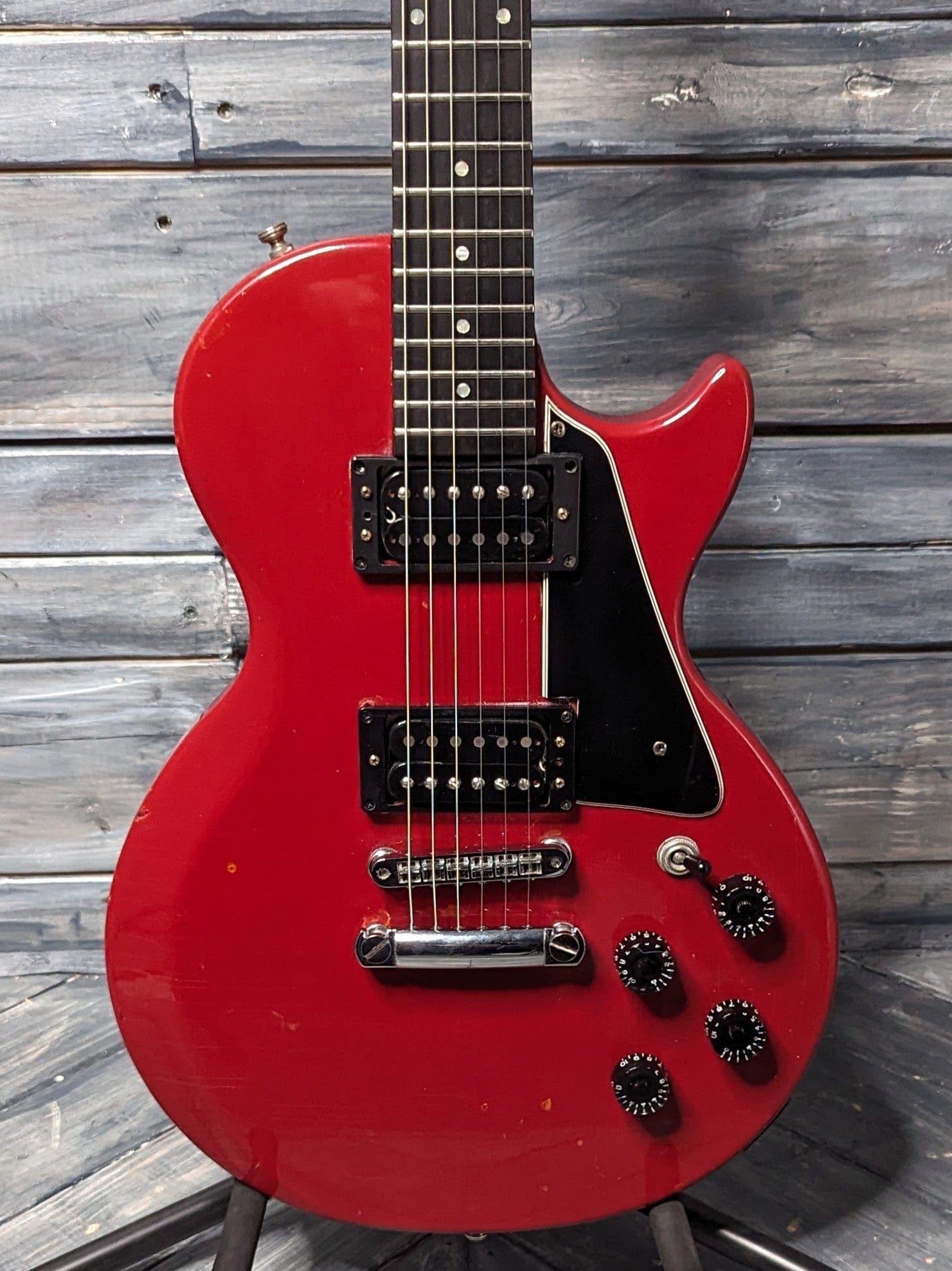 Used Gibson Invader close up of the body