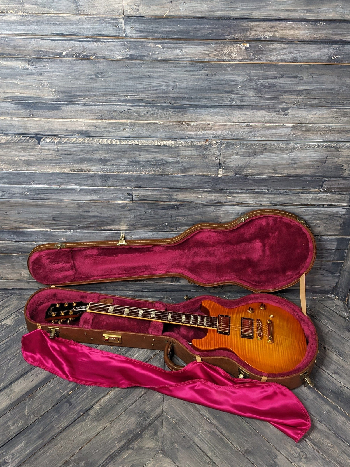 Used Gibson Double Cut Les Paul Standard in Gibson hard case
