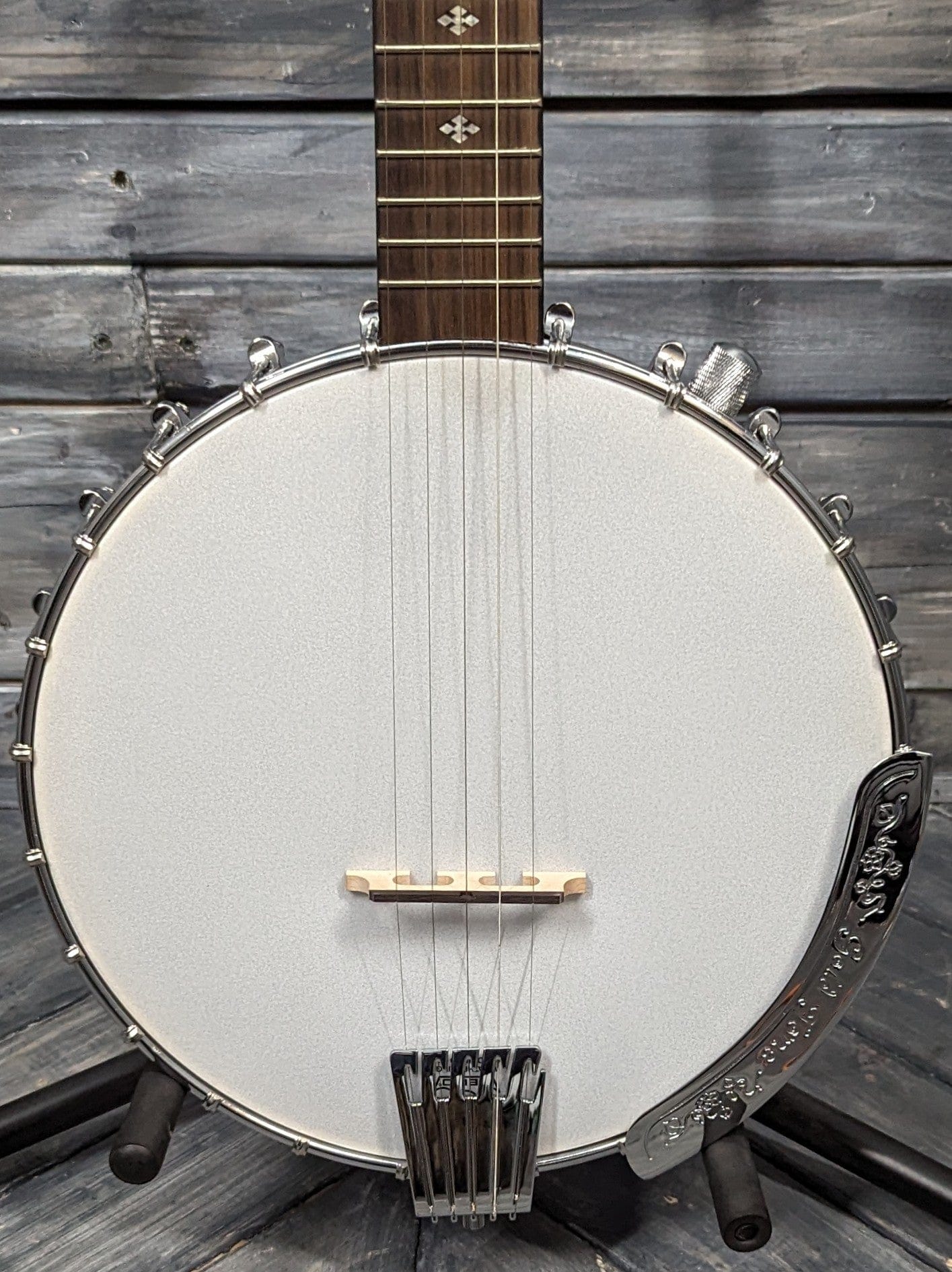 Gold Tone Left Handed CC-100+/L close up of the body