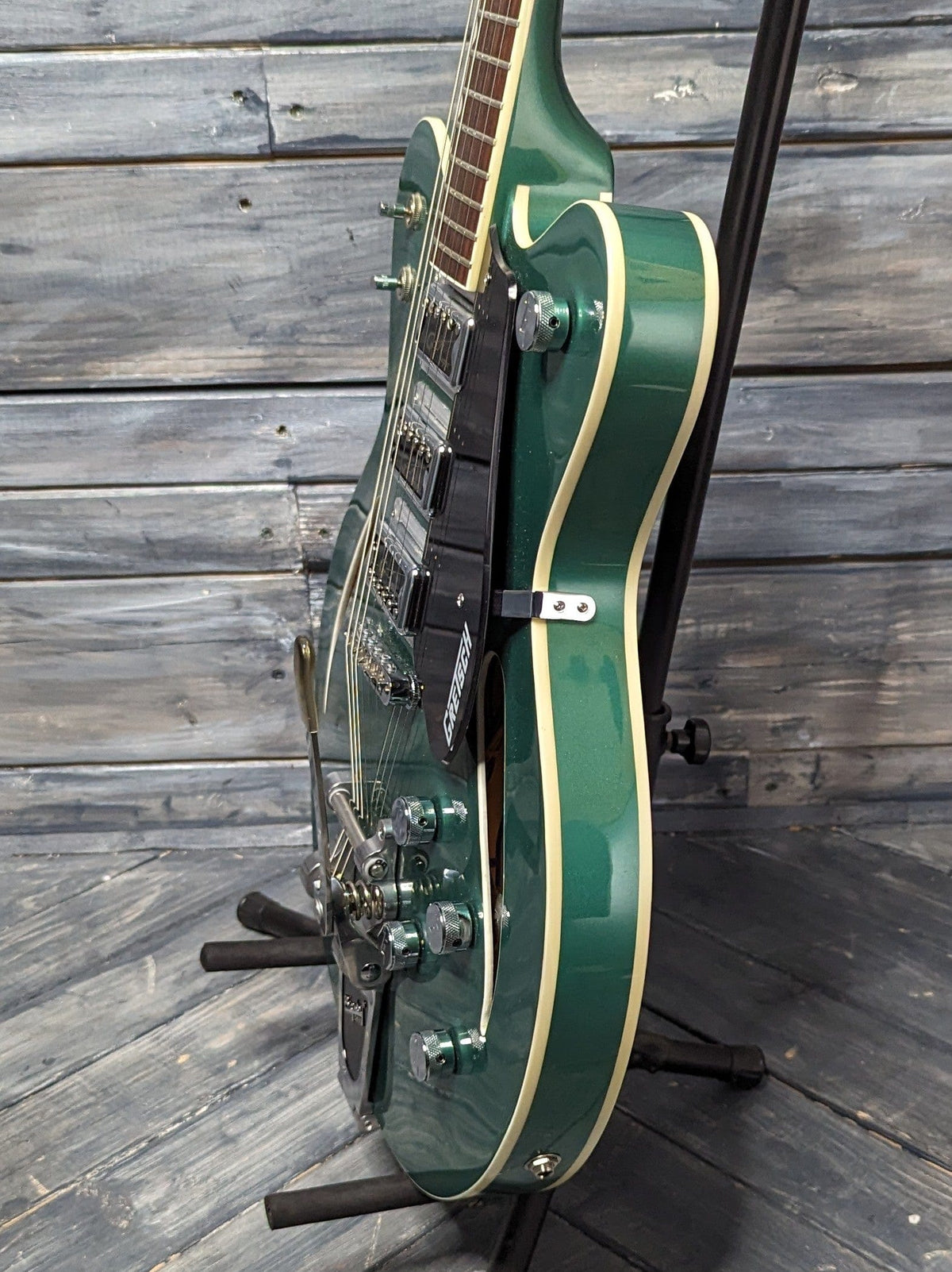 Used Gretsch G5622T-CB close up of treble side of body