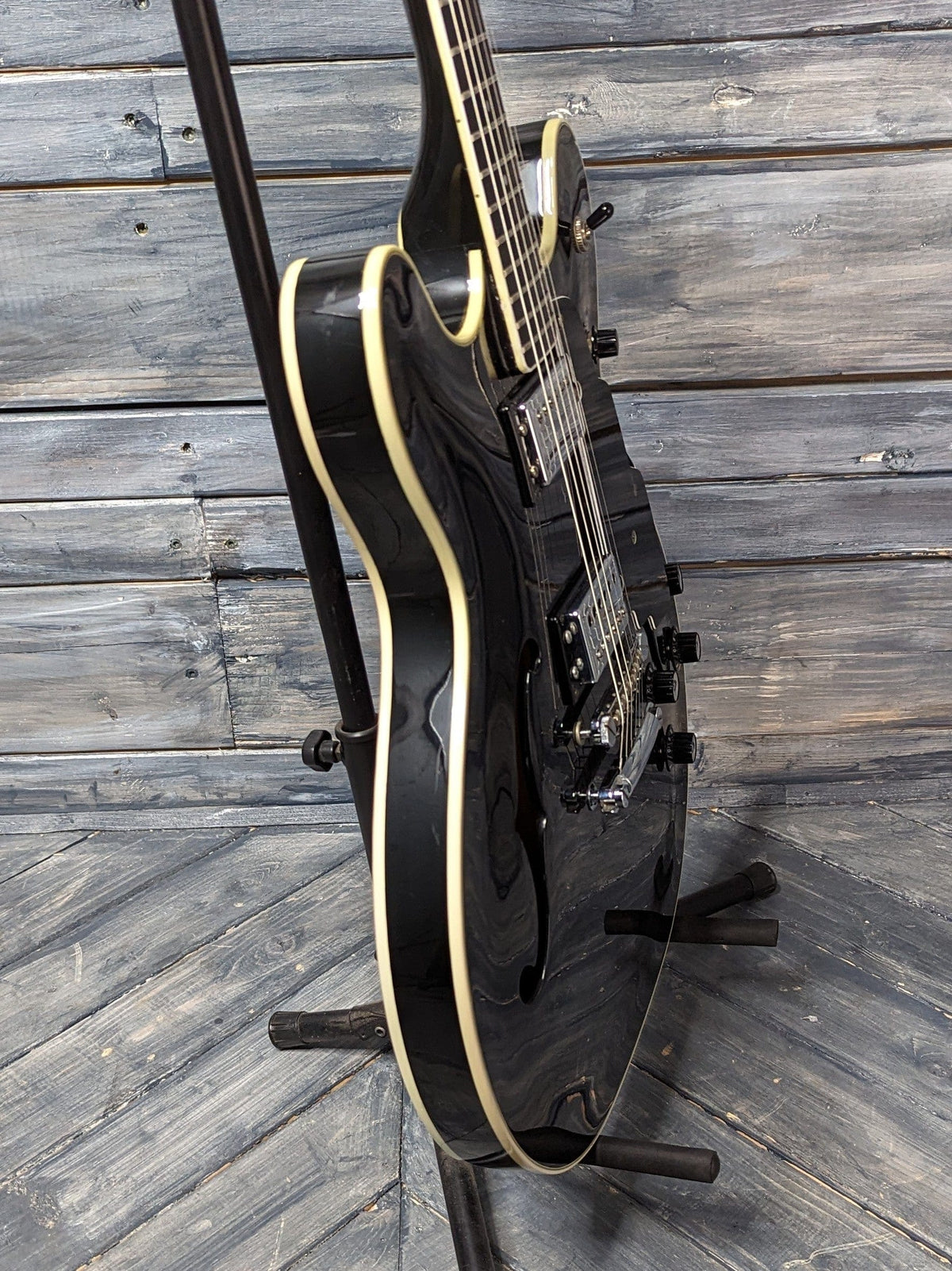 Used Guild Starfire IV bass side view of the body