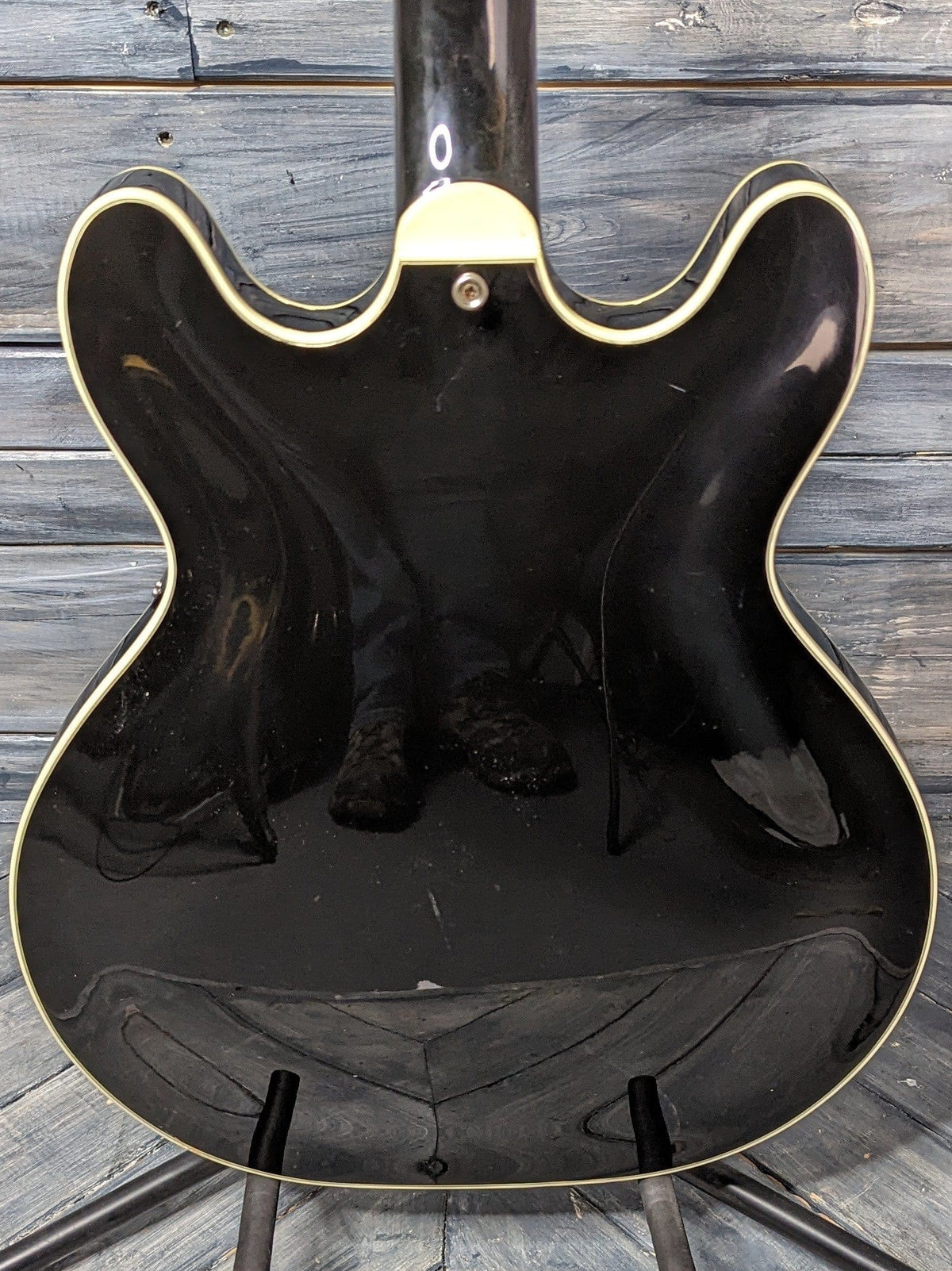 Used Guild Starfire IV close up of the back of the body