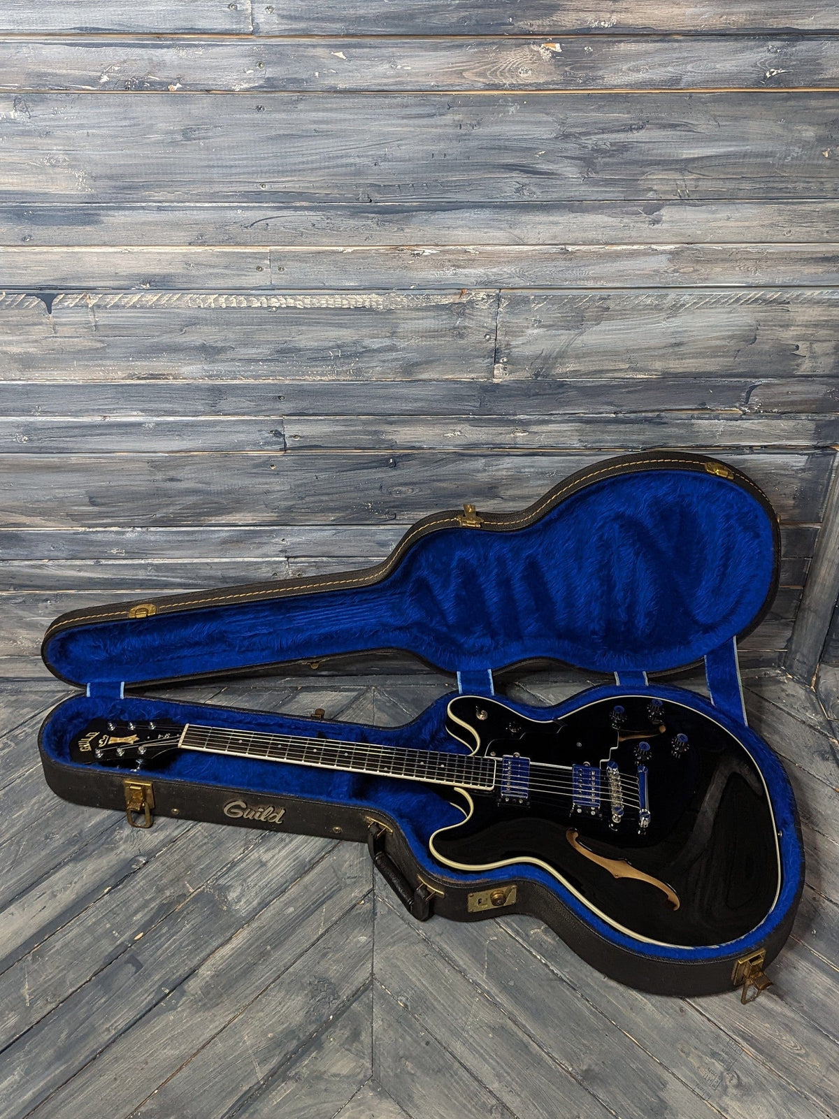 Used Guild Starfire IV in open hard case