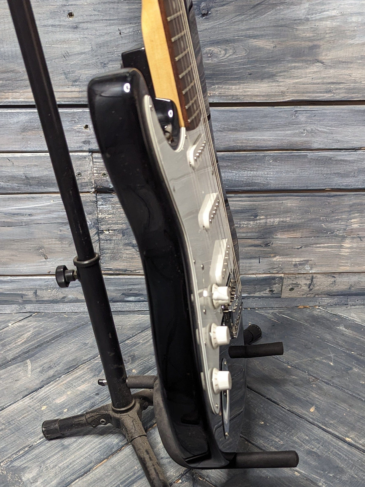 Hamer Left Handed Slammer Pacer close up treble side view of body