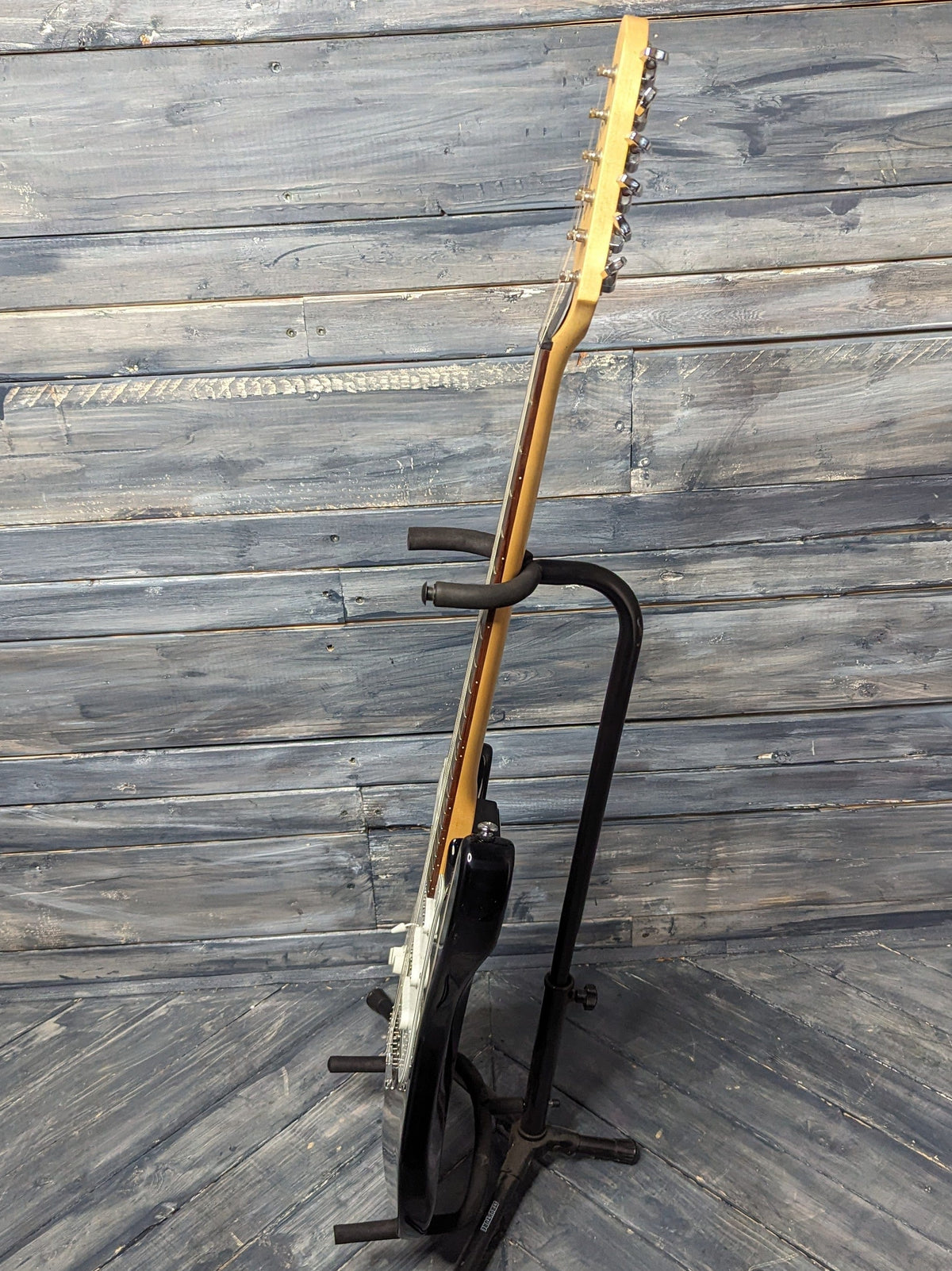 Hamer Left Handed Slammer Pacer full bass side view of guitar