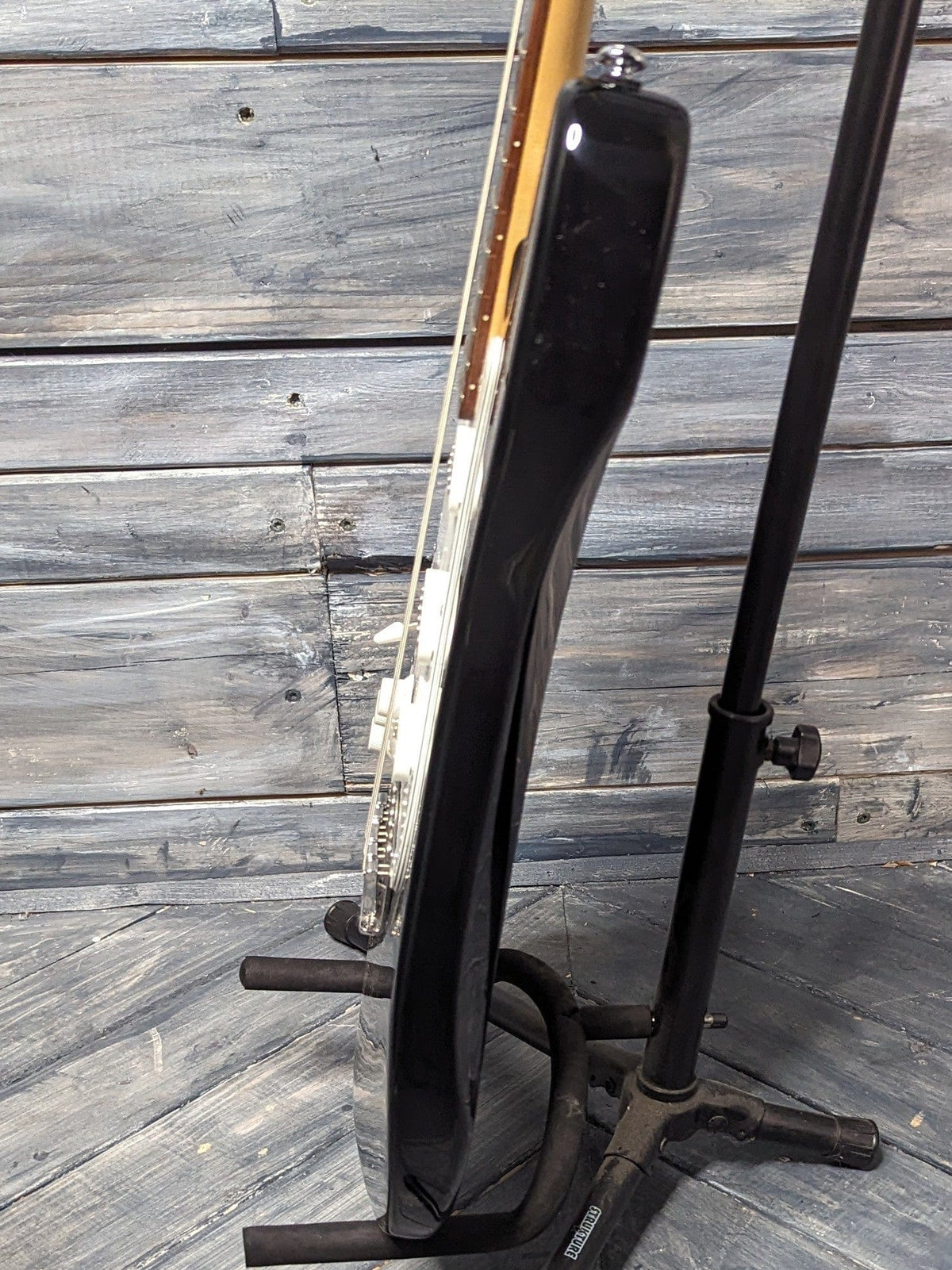 Hamer Left Handed Slammer Pacer close up bass side view of body