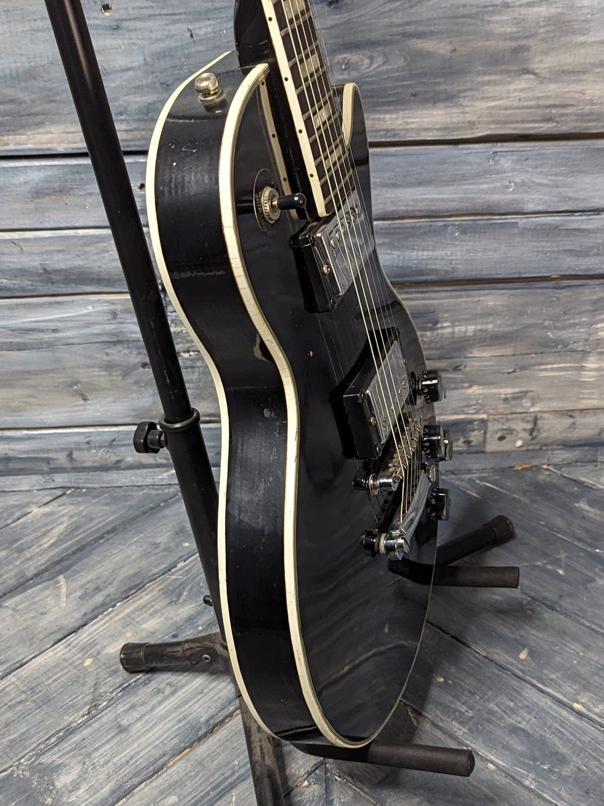 Used Hohner bass side view of the body