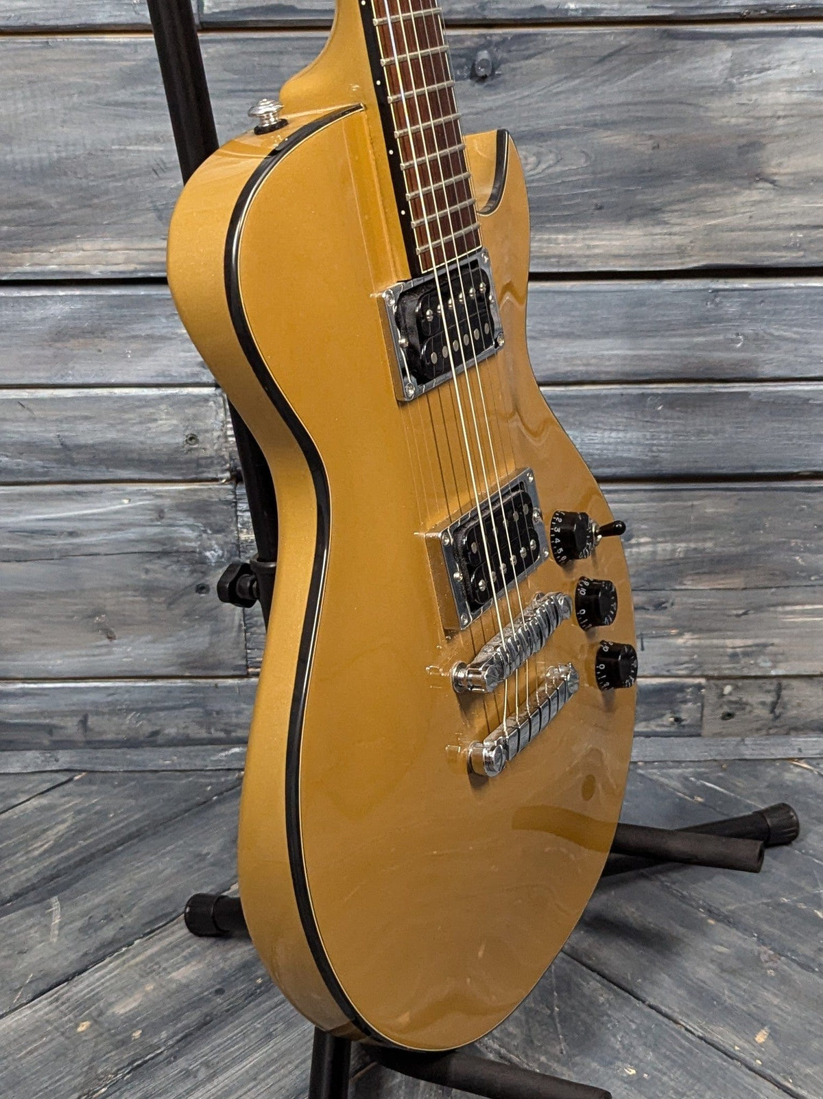 Used Ibanez ART100 bass side view of the body