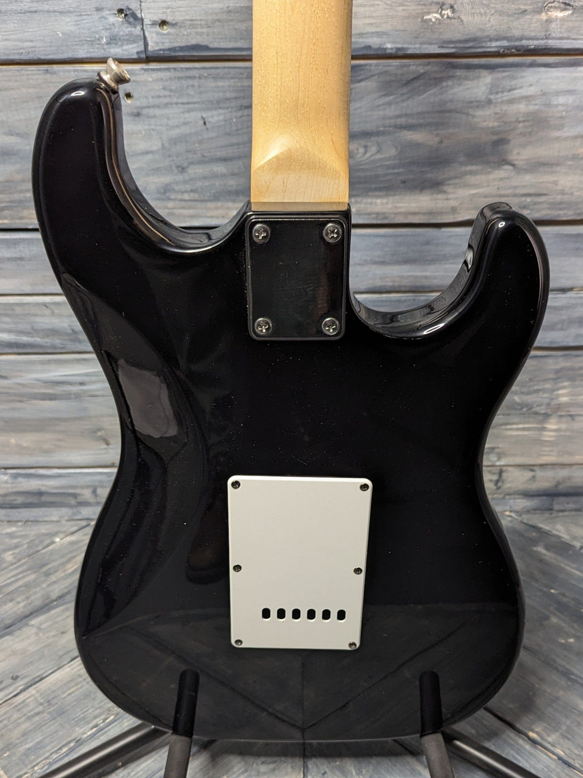 Indiana Left Handed IE1-L close up view of back of guitar